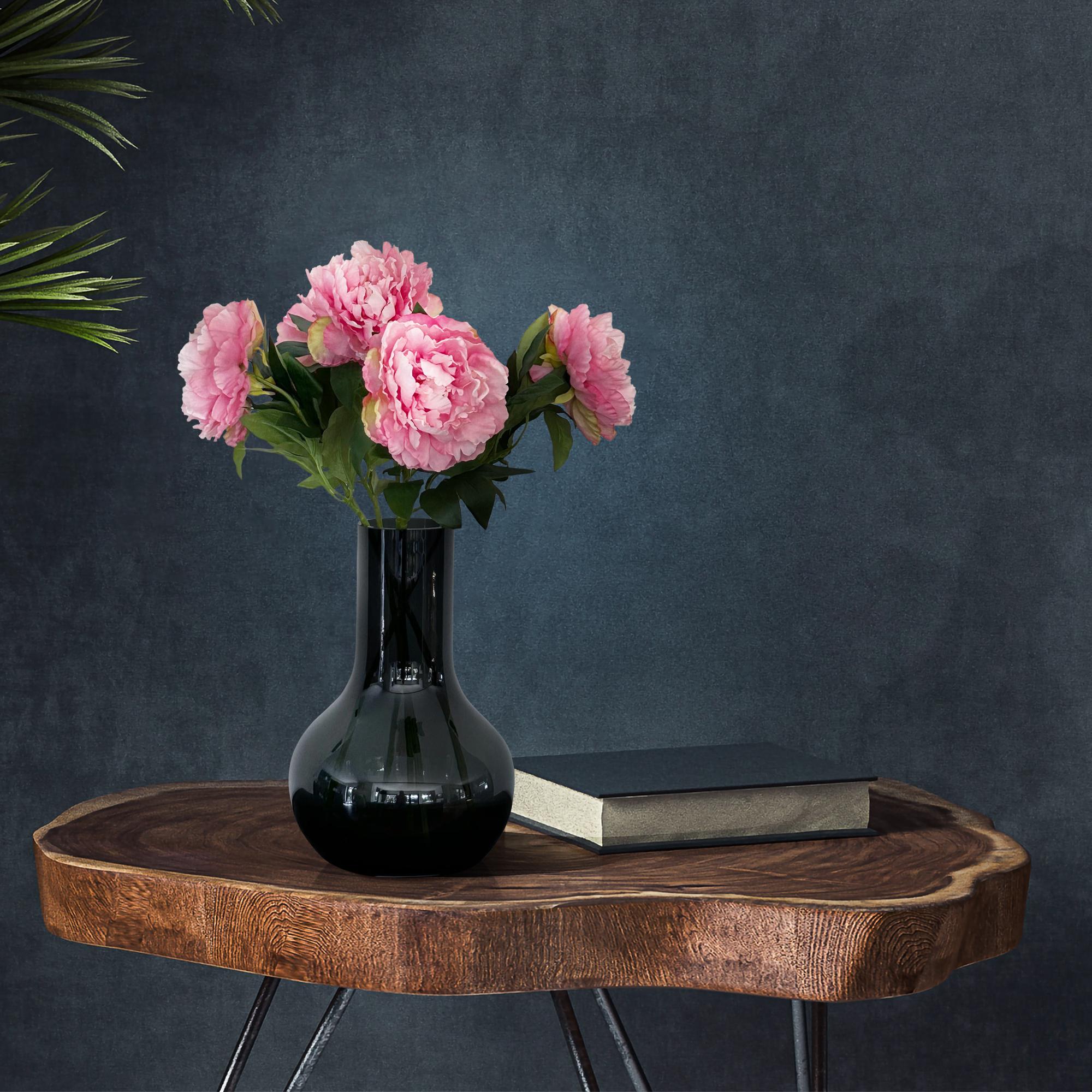 Vijf lichtroze pioenen